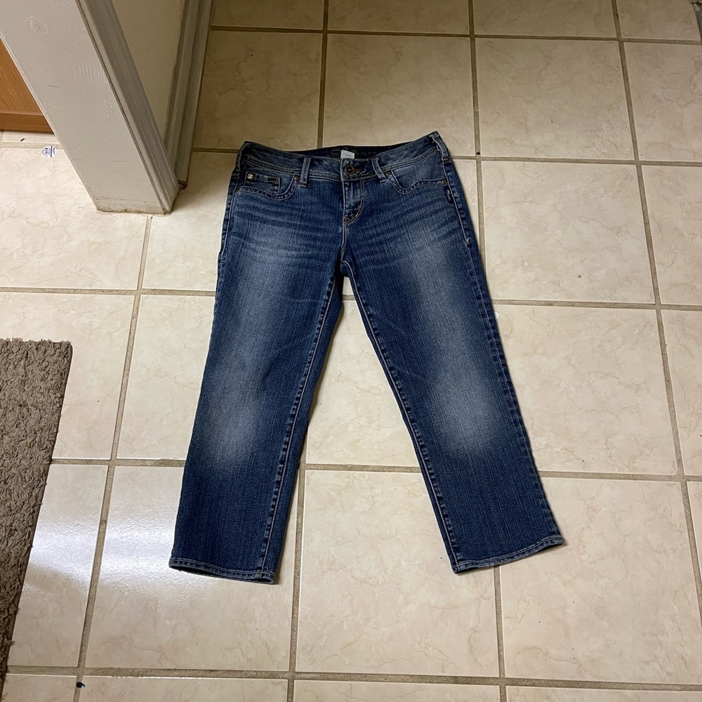 SILVER • Women's Aiko Denim Capris Med Wash •  Size 29